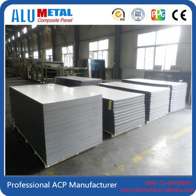 Aluminiowy panel kompozytowy 2 mm powlekany PVDF Acp Srebrna płyta elewacyjna kasety 1220 mm